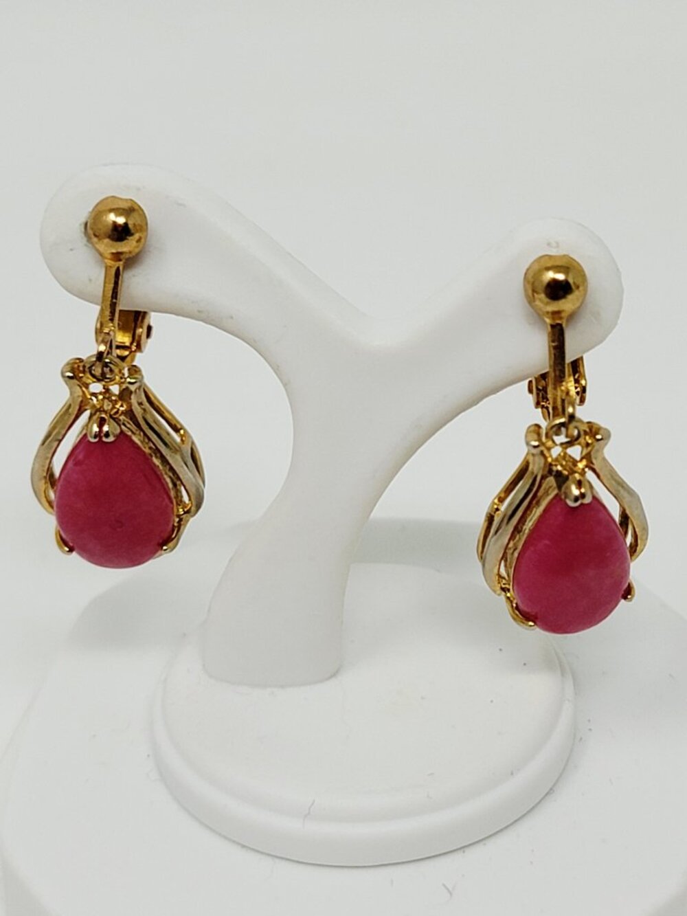 Vintage Pink Glass Teardrop Gold Tone Screw Back Clip On Earrings